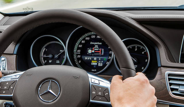 <strong>Mercedes-Benz E300 BlueTEC HYBRID</strong>