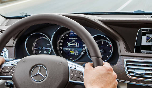 <strong>Mercedes-Benz E300 BlueTEC HYBRID</strong>