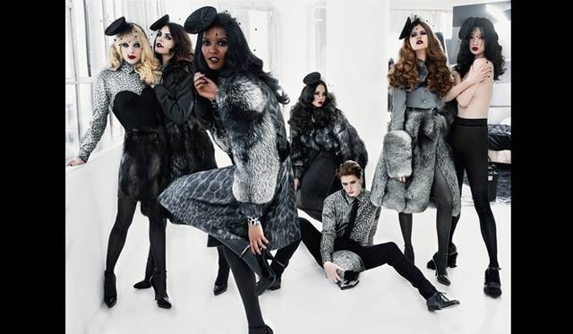 <strong>ART FILE 03｜「Mario Testino: In Your Face and British Royal Portraits」</strong>　Hilary Rhoda, Jessica Stam, Liya Kebede, Du Juan, Hye Park, Bette Franke, and Behati Prinsloo, New York, 2006  © Mario Testino 
