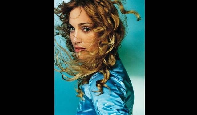 <strong>ART FILE 03｜「Mario Testino: In Your Face and British Royal Portraits」</strong>　Madonna, Miami, 1997  © Mario Testino 