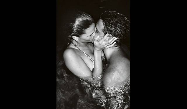 <strong>ART FILE 03｜「Mario Testino: In Your Face and British Royal Portraits」</strong>　Untitled, Rio de Janeiro, 1998 © Mario Testino  