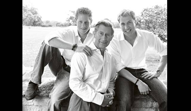 <strong>ART FILE 03｜「Mario Testino: In Your Face and British Royal Portraits」</strong>　HRH The Prince of Wales, HRH Prince William & HRH Prince Henry, London, 2004 © Mario Testino 