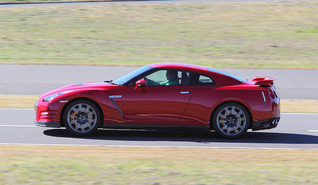 <strong>Nissan GT-R</strong>