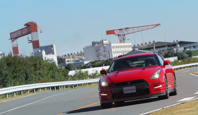 <strong>Nissan GT-R</strong>