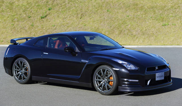 <strong>Nissan GT-R</strong>