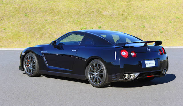 <strong>Nissan GT-R</strong>