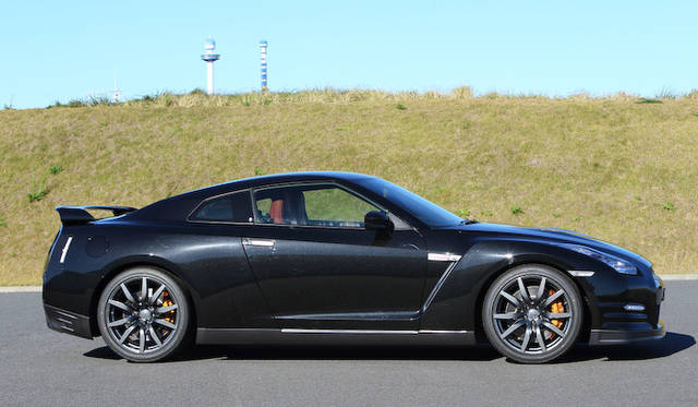 <strong>Nissan GT-R</strong>