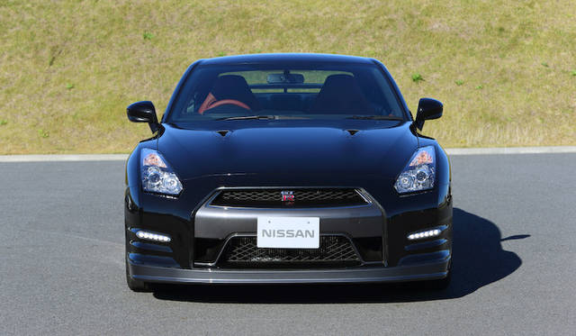 <strong>Nissan GT-R</strong>