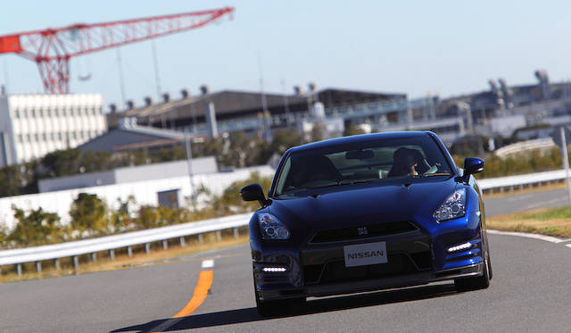 <strong>Nissan GT-R</strong>