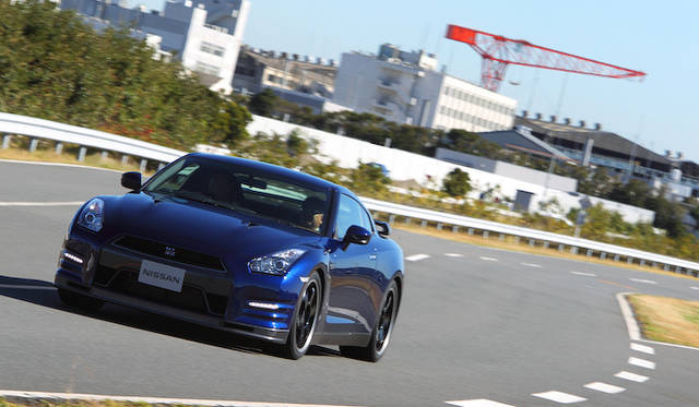 <strong>Nissan GT-R</strong>