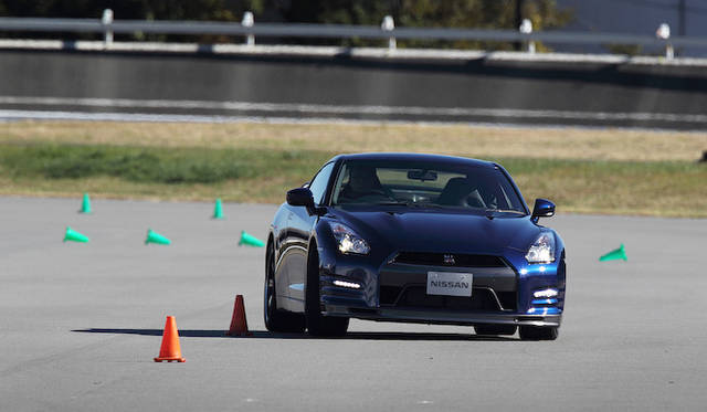 <strong>Nissan GT-R</strong>