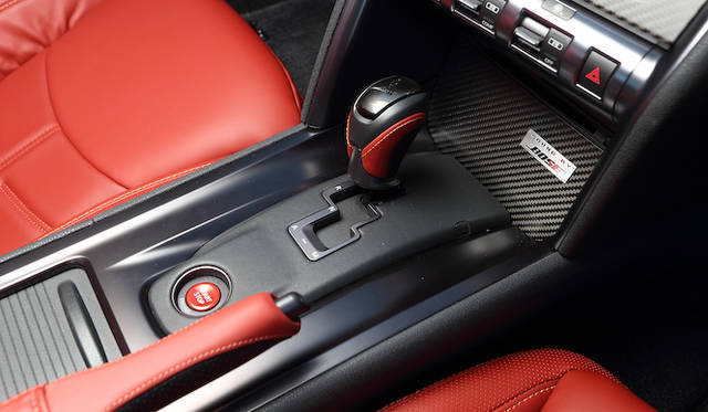 <strong>Nissan GT-R</strong>
