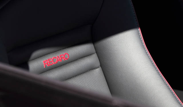 <strong>Nissan GT-R</strong>