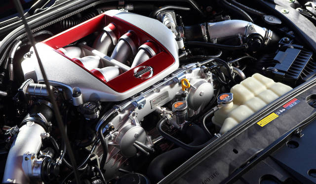 <strong>Nissan GT-R</strong><br />The engine, same as the 2012 model, delivers a maximum output of 404kW (550ps) at 6,400rpm and a maximum torque of 632Nm (64.5kgm) at 3,200-5,800rpm. From this year, the signature of the Takumi craftsman who assembled it is displayed.