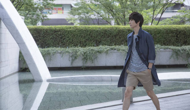 <strong>Smith ＆ Hardy</strong> | 2013 Spring/Summer Collection | Coat ¥93,450, T-shirt ¥18,900, Shorts ¥18,900, Watch ¥50,400