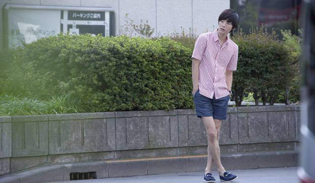 <strong>Smith ＆ Hardy</strong> | 2013 Spring/Summer Collection | Shirt ¥18,900, Trousers ¥23,100, Loafers ¥39,900, Watch ¥50,400