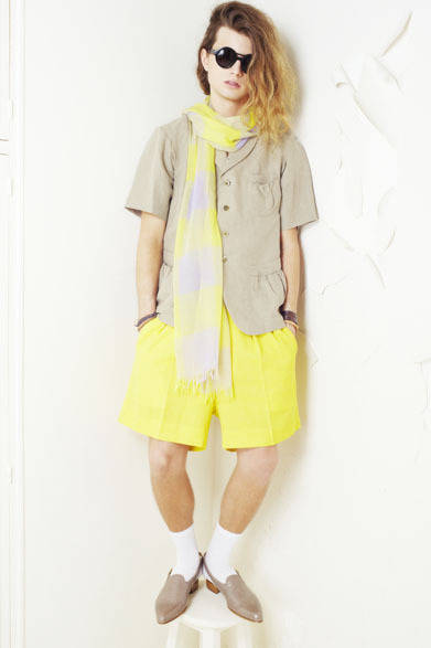 2013 Spring/Summer Collection: Jacket ¥54,600, Pants ¥27,300, Stole ¥28,350, Shoes not for sale