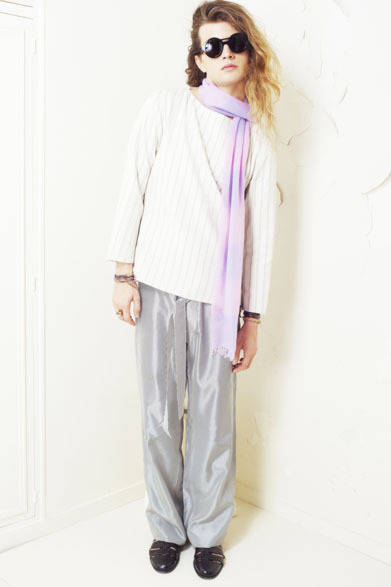 2013 Spring/Summer Collection: T-shirt ¥25,200, Pants ¥30,450, Stole ¥28,350
