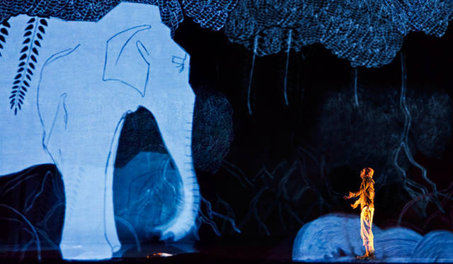 <strong>THEATER | Akram Khan's Latest Solo Dance Work 'DESH'</strong> © Richard Haughton