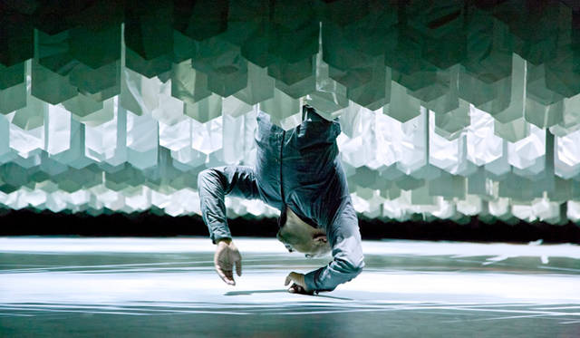 <strong>THEATER | Akram Khan's Latest Solo Dance Work 'DESH'</strong> © Richard Haughton