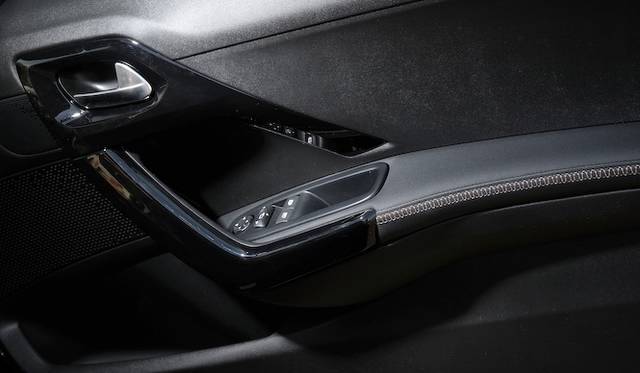<strong>Peugeot 208 Allure｜プジョー 208 アリュール</strong>