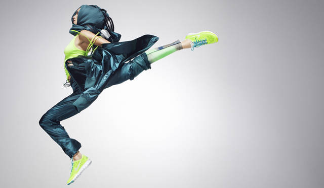 <strong>NIKE｜ナイキ</strong>　ナイキウィメンズの2013年春夏コレクションのデジタルルックブックが登場。アリソン・フェリックス、アレックス・モーガン、パオラ・エスピノサら世界の舞台で数々のメダルや記録を獲得した偉大な女性アスリートたちが洗練されたシルエットと革新的なプロダクトであたらしい自分を表現する。写真の着用モデル「ウィメンズ ナイキ フリー TR フィット 3 」の同色は4月より展開予定。<br /><br />2013年春夏デジタルルックブック<br />http://nikeinc.com/news/supernatural　　※ルックブック中には日本未展開のアイテムも含まれる