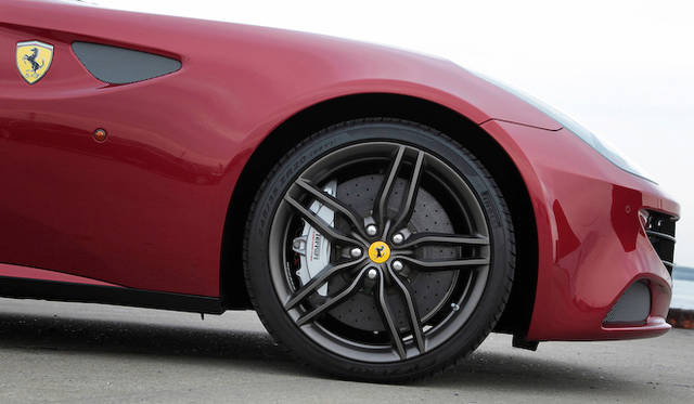 <strong>Ferrari FF</strong>