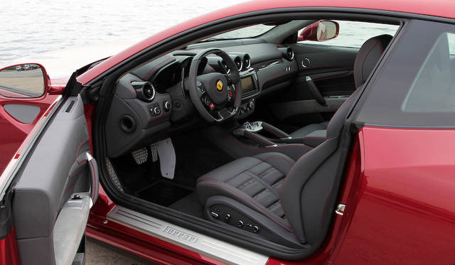 <strong>Ferrari FF</strong>