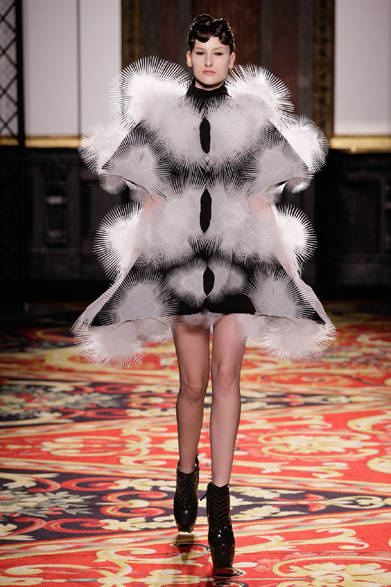 <strong>Iris Van Herpen ｜イリス ヴァン ヘルペン</strong>　2013年春夏オートクチュール コレクション