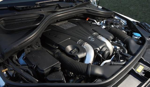 <strong>Mercedes-Benz GL 500 4MATIC BlueEFFICIENCY｜<br />メルセデス・ベンツ GL 500 4マチック ブルーエフィシエンシー</strong><br />搭載されるエンジンは4.7リッターV型8気筒ターボエンジンで、最高出力435ps　最大トルク700Nmを発生する
