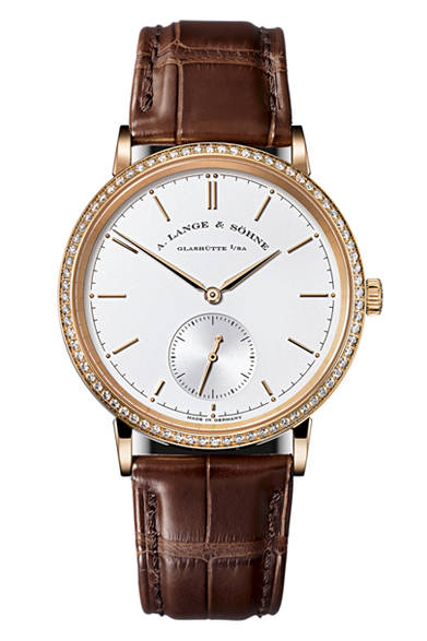 <strong>A. Lange ＆ Söhne｜A.ランゲ＆ゾーネ</strong><br />「サクソニア・オートマティック」PGケース、366万4500円、4月以降発売予定