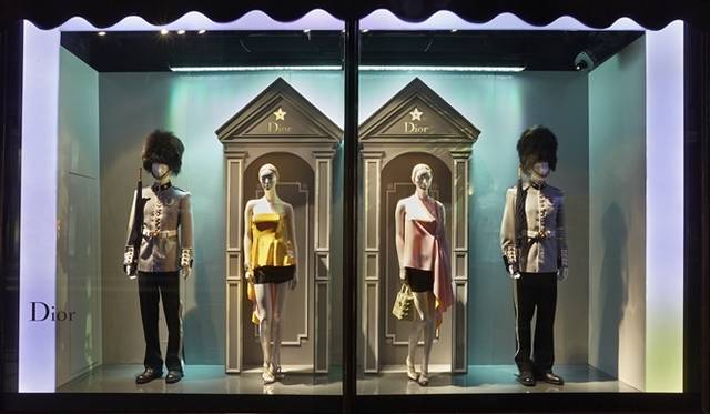 <strong>Dior｜ハロッズがディオールのワンダーランドに</strong>