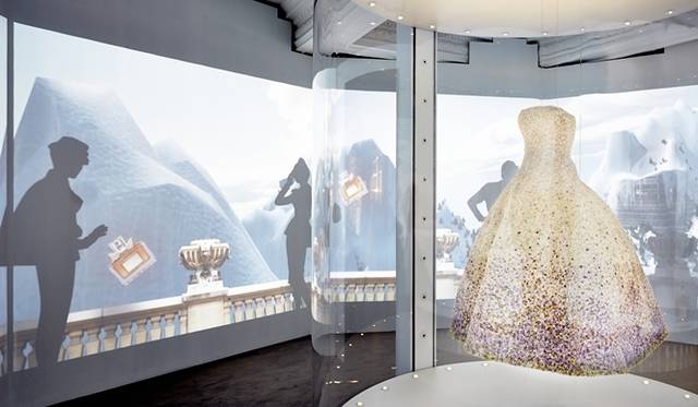 <strong>Dior｜ハロッズがディオールのワンダーランドに</strong>