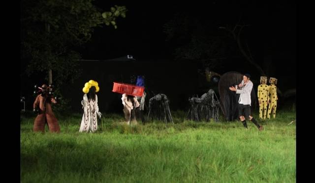 <strong>ART 13｜「ARRRGH! MONSTERS DE MODE」</strong><br /><br />　Henrik Vibskov, ‘The Solar Donkey Experiment’ collection, S/S 2010, photo: Shoji Fujii. 