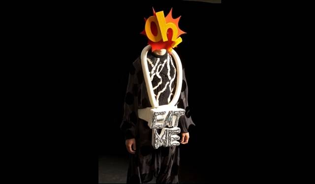 <strong>ART 13｜「ARRRGH! MONSTERS DE MODE」</strong>　Chi  He, ‘Oh! My Dog’, BA collection Central Saint Martins College of Art and Design Fashion & Textiles Department, 2011, photo: Buzz Chen