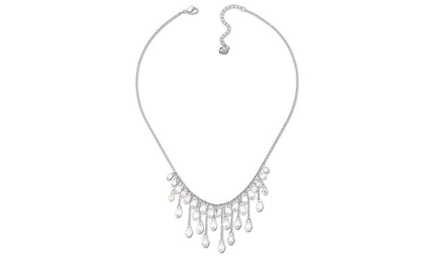 <strong>SWAROVSKI｜5周年を記念したアート・インスタレーションを開催</strong>　「SHOOTING STAR」ネックレス　2万8875円（税込）　限定150点、3月29日（金）発売