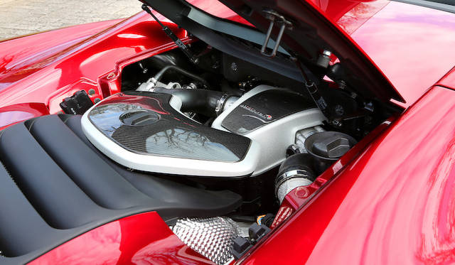搭載するのは、V型8気筒3.8リッターツインターボエンジン。クーペの2013年モデルとおなじく、最高出力625ps/7,500rpm、最大トルク600Nm（約61.2kgm）/3,000-7,000rpmを発揮する