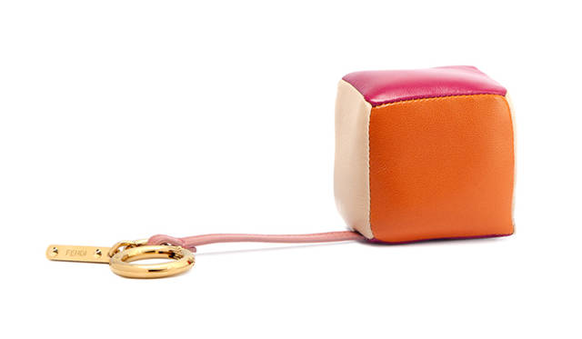 <strong>FENDI｜クレヨンのようにポップでカラフルな期間限定イベント開催</strong>　キューブチャーム　マルチカラー　2万9400円