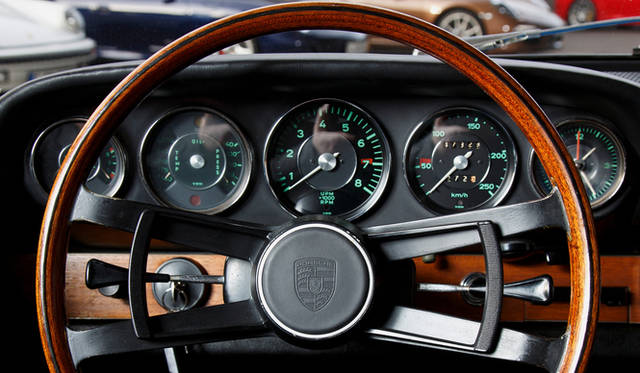 「ナロー911」と呼ばれた初代911。当初は「901」という名前で登場する予定だった。1964年から1973年まで製造された