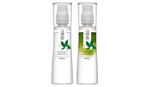 <strong> 新・プレミアム抹茶飲料「遥香（HARUKA）」</strong>　左＝通常販売時、右＝抹茶と水がミックスしはじめた様子