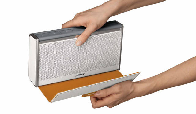 <strong>BOSE｜ボーズ</strong>　 Bluetooth®モバイルスピーカー「SoundLink® Bluetooth® Mobile speaker II - Limited Edition White Leather」