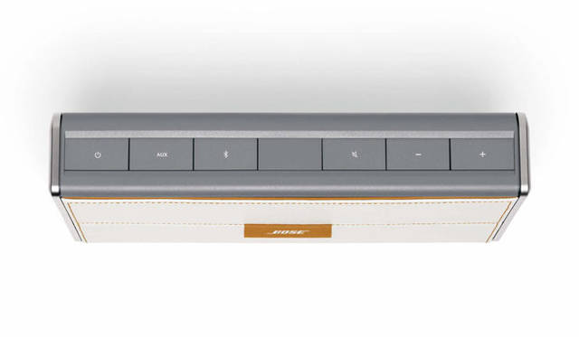 <strong>BOSE｜ボーズ</strong>　 Bluetooth®モバイルスピーカー「SoundLink® Bluetooth® Mobile speaker II - Limited Edition White Leather」