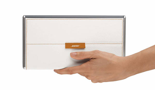 <strong>BOSE｜ボーズ</strong>　 Bluetooth®モバイルスピーカー「SoundLink® Bluetooth® Mobile speaker II - Limited Edition White Leather」