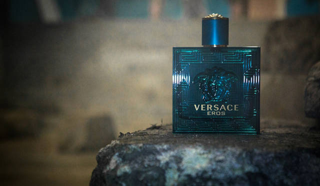 <strong>VERSACE｜ヴェルサーチ</strong>　ファッションフォトグラファーデュオ「マート＆マーカス」によって撮影された「エロス」のビジュアル
