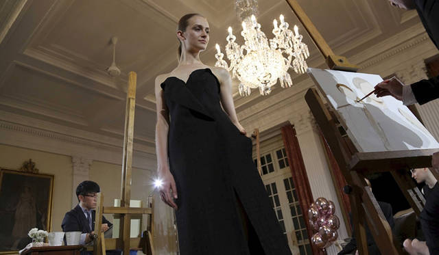 <strong>STELLA McCARTNEY｜ステラ マッカートニー</strong> 英国大使館で秋冬コレクションのプレゼンテーションを実施