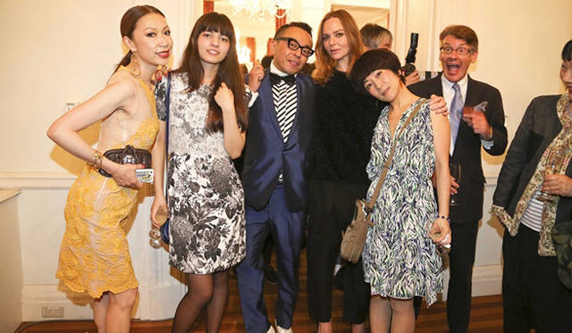 <strong>STELLA McCARTNEY｜ステラ マッカートニー</strong> 英国大使館で秋冬コレクションのプレゼンテーションを実施