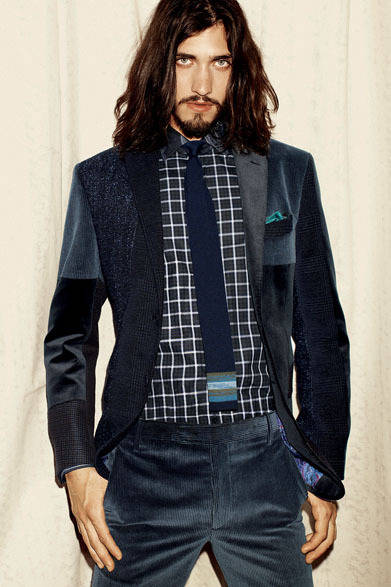 <strong>ETRO｜エトロ</strong>　2013年秋冬プレコレクション　ジャケット22万500円、シャツ4万950円、パンツ4万8300円、ネクタイ1万9950円、チーフ1万4700円