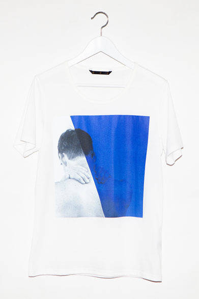 <strong>ato｜アトウ</strong>　 ato×Thomas Dozol コラボレーション　「Michael（Blue）, 2010」　Tシャツ1万2600円