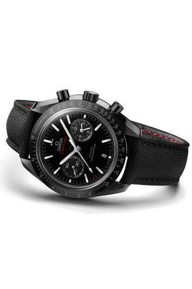 「Speedmaster in black ceramic – “Dark Side of the Moon”｜スピードマスター ムーンウォッチ“ダークサイド・オブ・ザ・ムーン”」　ケース径44.25mm、ブラックセラミックケース、自動巻き、コーアクシャル・ムーブメント「キャリバー9300」搭載、110万2500円（予価）、今秋発売予定