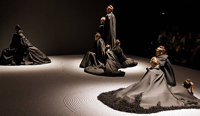 <strong>VIKTOR & ROLF｜ヴィクター&ロルフ</strong> 2013年秋冬オートクチュールコレクション